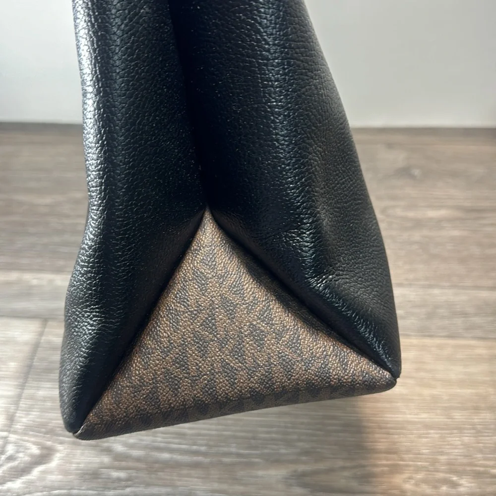 Michael Kors saffiano leather bag